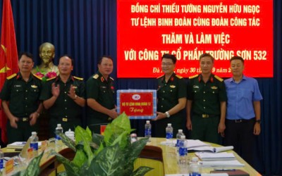 Thủ trưởng Bộ Tư lệnh Binh đoàn thăm, làm việc với Công ty cổ phần Trường Sơn 532